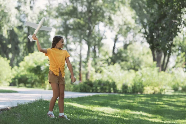 Beautiful Happy Child Playing Toy Plane Park — Free Stock Photo