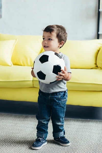 Criança Adorável Segurando Bola Futebol Casa — Fotografia de Stock