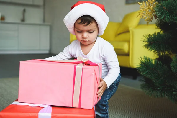 Adorable Boy Santa Hat Gift Boxes Christmas Tree — Free Stock Photo