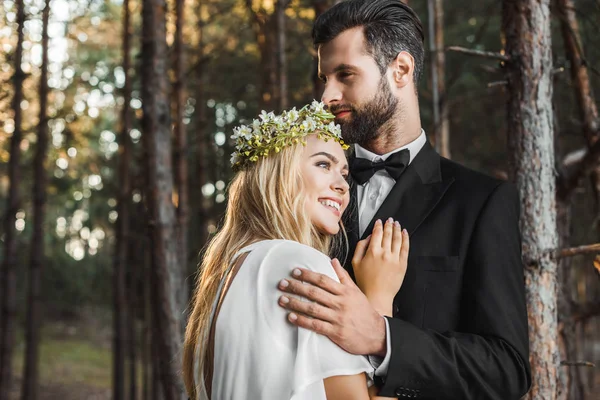 Beautiful Smiling Bride White Dress Handsome Groom Suit Hugging Forest — Stock Photo, Image