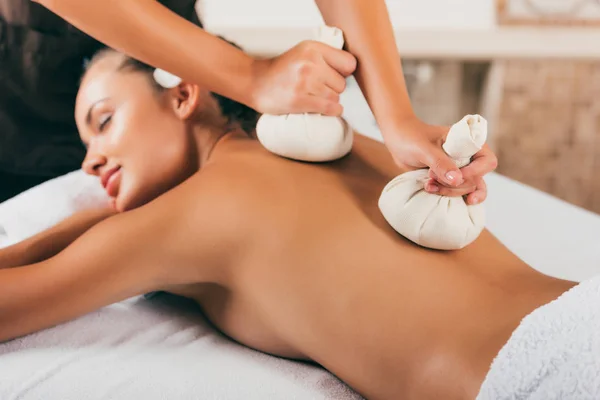 Attractive Woman Receiving Treatment Massage Center — Stock Photo, Image