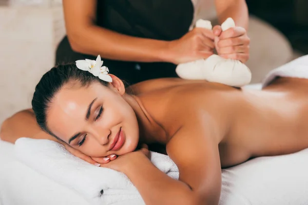 Attractive Young Woman Receiving Treatment Spa Center — Stock Photo, Image