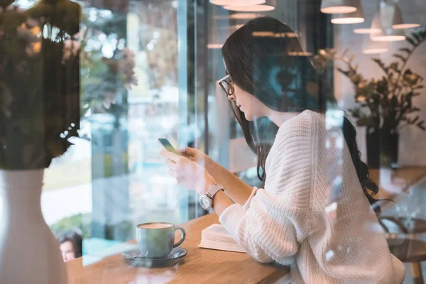 Side View Young Woman Eyeglasses Using Smartphone Table Coffee Cup — Stock Photo, Image