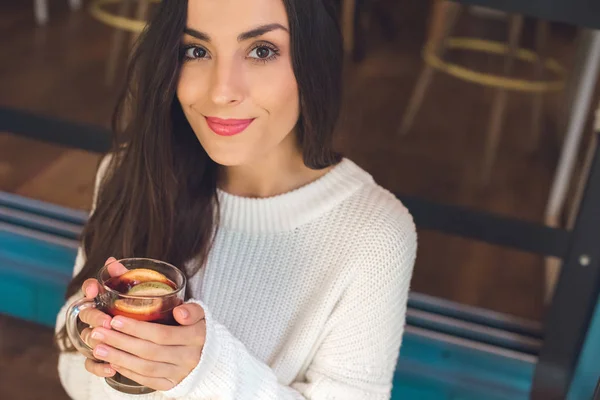 Smiling Young Woman Looking Camera Holding Cup Mulled Wine Table — Stock Photo, Image