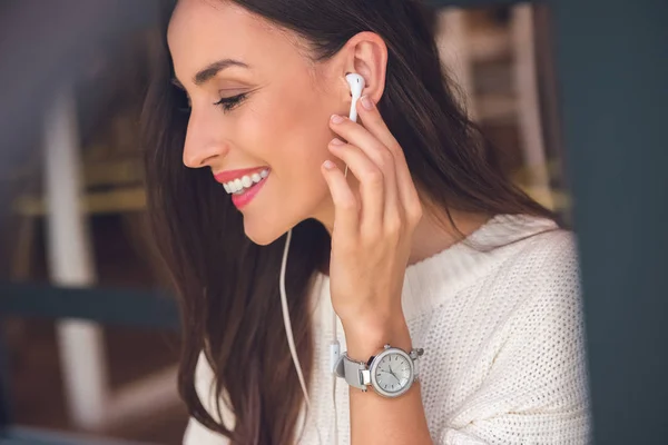 Side View Happy Beautiful Woman Putting Earphones Cafe — Stock Photo, Image