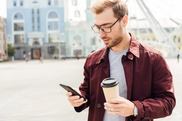 Handsome Man Autumn Outfit Holding Coffee Using Smartphone City — Stock Photo, Image