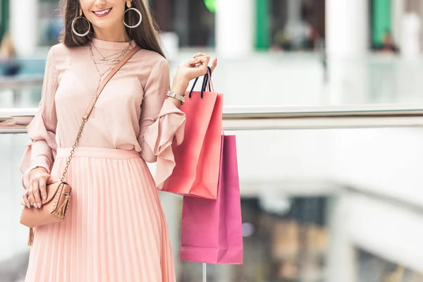 Cropped Shot Smiling Stylish Girl Holding Shopping Bags Mall — Stock Photo, Image
