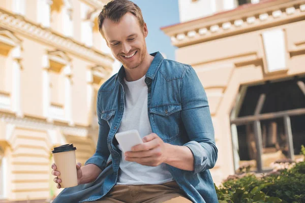 Happy Young Man Coffee Using Smartphone Street — Stock Photo, Image