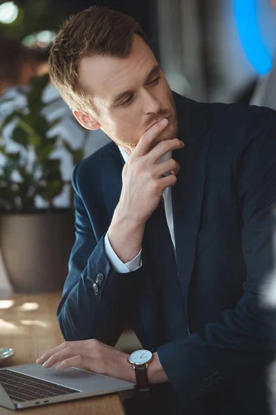 Portrait Pensive Businessman Suit Looking Away While Sitting Table Laptop — Free Stock Photo