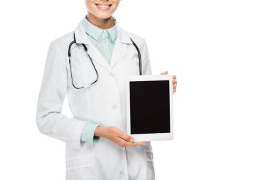 mutlu kadın doktor tıbbi kat gösteren dijital tablet boş ekran üzerinde beyaz izole ile kısmi görünümünü