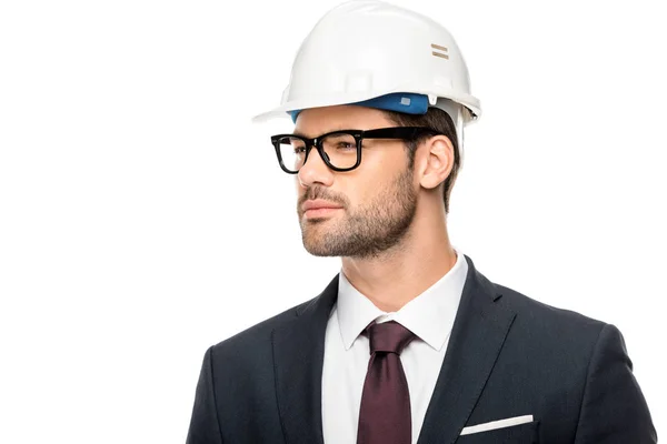 眼鏡とハード帽子は 白で隔離距離を探して自信を持って若い男性建築家 — ストック写真