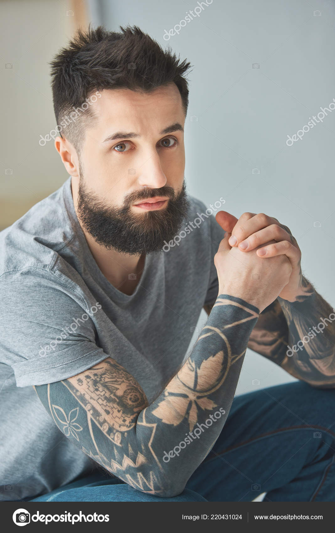Portrait Bearded Man Tattoos Looking Camera — Free Stock Photo ©  AllaSerebrina #220431024