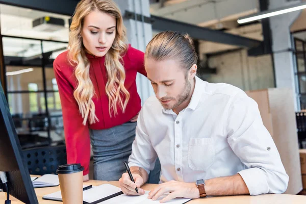 Businessman Businesswoman Working Project Together Workplace Computer Screen Office — Stock Photo, Image