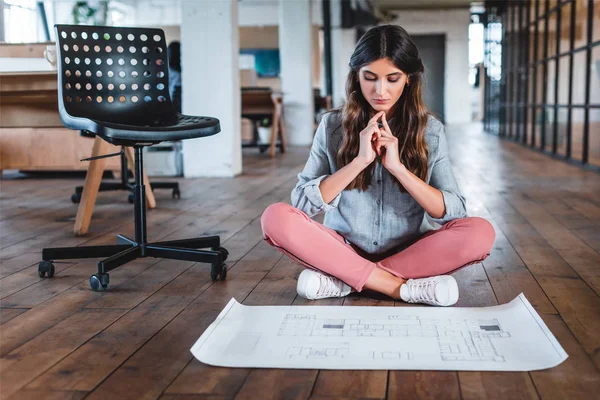 Concentrated Young Businesswoman Sitting Lotus Position Working Papers Office — Stock Photo, Image
