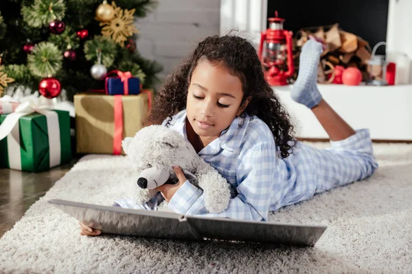 Adorable African American Child Pajamas Teddy Bear Reading Book Floor — Stock Photo, Image