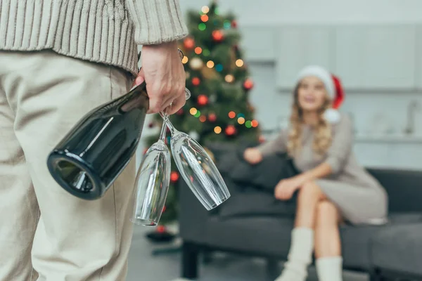 Cropped Shot Man Champagne Glasses Standing Front Woman Santa Hat — Stock Photo, Image