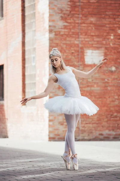 Attractive Young Ballerina White Tutu Pointe Shoes Dancing Street — Stock Photo, Image