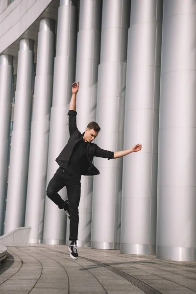 Jonge Hedendaags Danser Dansen Sprong Straat — Stockfoto