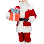 Santa claus en costume rouge avec cadeaux de Noël isolés sur blanc
