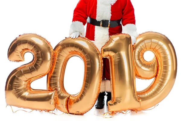 Bijgesneden Beeld Van Kerstman Poseren Met Nieuwjaar 2019 Gouden Ballonnen — Stockfoto