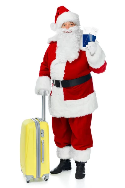Weihnachtsmann Mit Reisetasche Mit Zwei Pässen Und Flugtickets Für Weihnachtsreise — Stockfoto