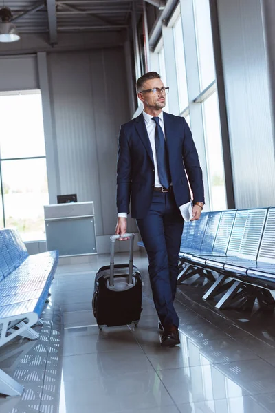 Handsome Businessman Glasses Walking Departure Lounge Airport — Stock Photo, Image