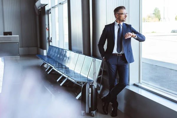 Businessman Standing Departure Lounge Window Checking Time Airport — Stock Photo, Image