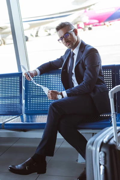 Handsome Businessman Sitting Window Departure Lounge Reading Newspaper — Free Stock Photo