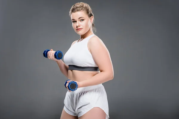 Young Size Woman Exercising Dumbbells Looking Camera Isolated Grey — Stock Photo, Image