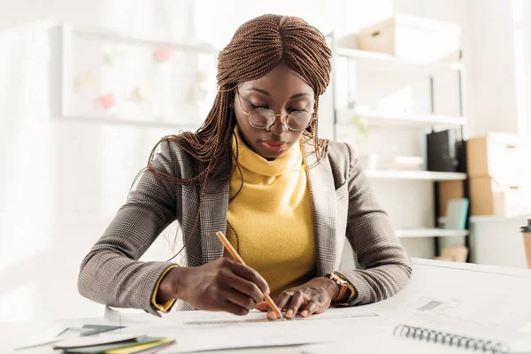 Concentrated African American Female Architect Glasses Holding Pencil Working Project — Stock Photo, Image
