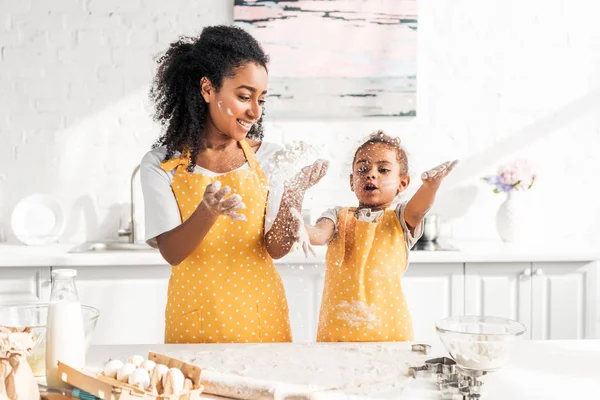 African American Mother Daughter Aprons Preparing Dough Having Fun Flour — Stock Photo, Image