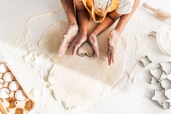 Cropped Image African American Mother Daughter Preparing Cookies Heart Shaped — Stock Photo, Image