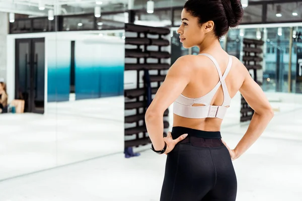 Hermosa Chica Fuerte Ropa Deportiva Gimnasio Fitness — Foto de Stock