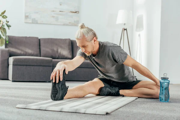Athletic Man Sportswear Sitting Yoga Mat Stretching Home — Stock Photo, Image
