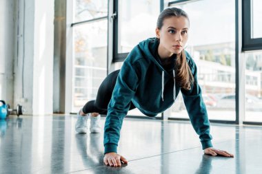 itme yapıyor güzel odaklı sporcumuz ups spor salonunda