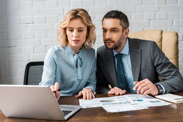 Concentrated Business Partners Working Documents Laptop Together Office — Stock Photo, Image