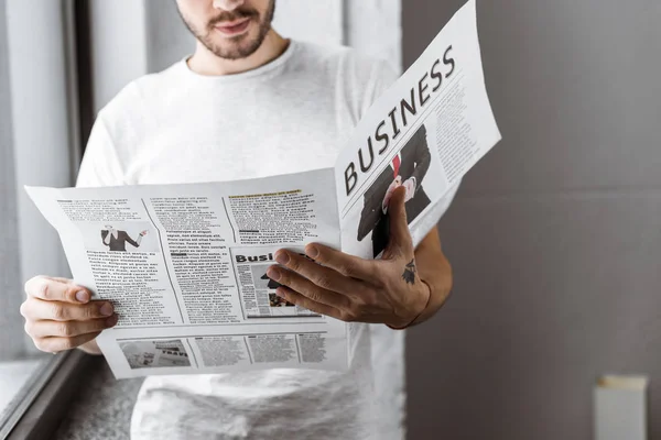 Cropped Shot Young Man Reading Business Newspaper Home — Free Stock Photo