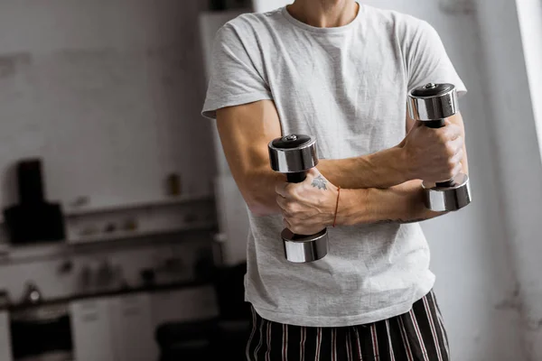 Cropped Shot Young Man Pajamas Holding Dumbbells Home — Free Stock Photo