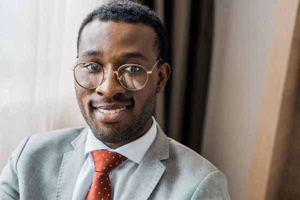 Handsome Smiling African American Businessman Eyeglasses Gray Jacket — Stock Photo, Image