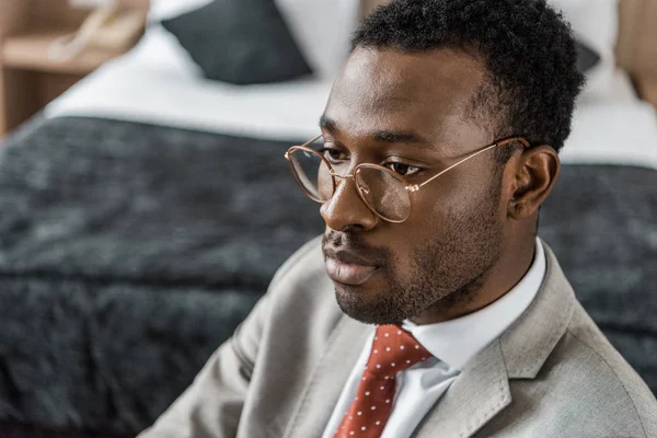 Handsome African American Businessman Eyeglasses Formal Wear — Free Stock Photo
