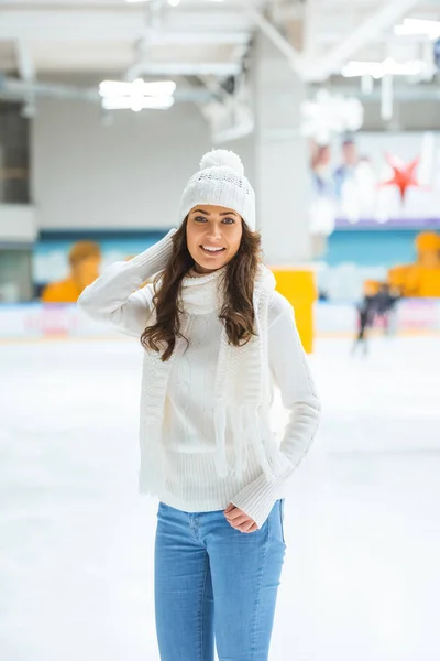 Portrait Happy Young Woman Looking Camera While Skating Ice Rink — Stock Photo, Image