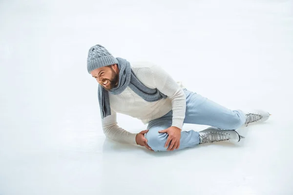 Man Injured Knee While Skated Ice Rink — Stock Photo, Image