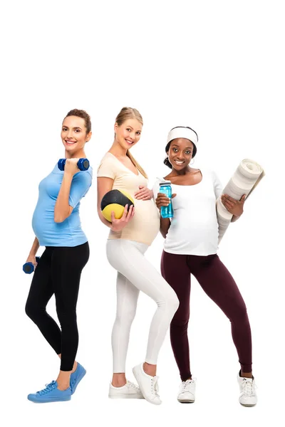 Három Boldog Terhes Nők Állandó Súlyzók Elszigetelt Fehér Fitnessgép — Stock Fotó