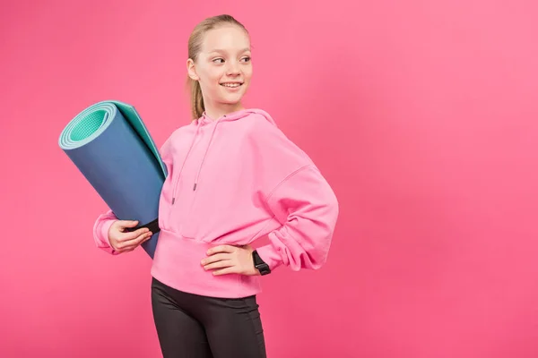Pretty Female Youngster Holding Fitness Mat Isolated Pink — Free Stock Photo