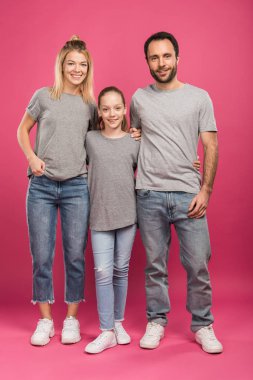 güzel veliler pink izole mutlu kızı ile sarılma