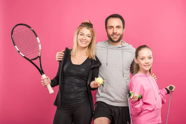 Sportovní Rodina Tenisové Vybavení Švihadla Izolované Růžové — Stock fotografie