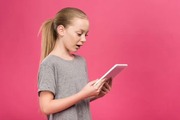 Shocked Kid Using Digital Tablet Isolated Pink — Free Stock Photo