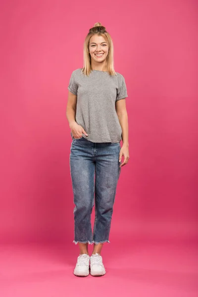 Beautiful Smiling Woman Casual Clothing Isolated Pink — Free Stock Photo