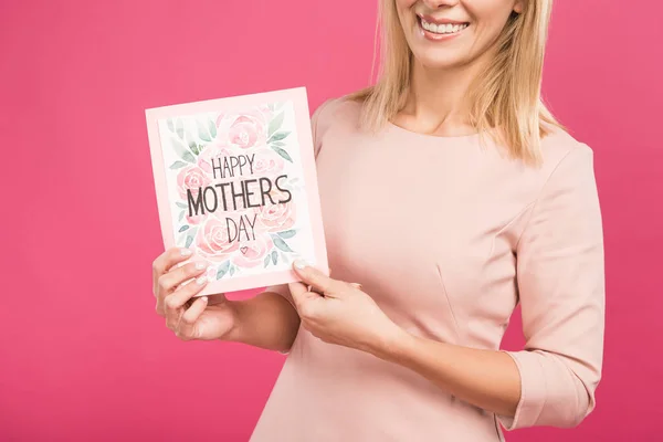 Recortado Vista Mujer Sosteniendo Feliz Día Las Madres Tarjeta Felicitación — Foto de stock gratuita