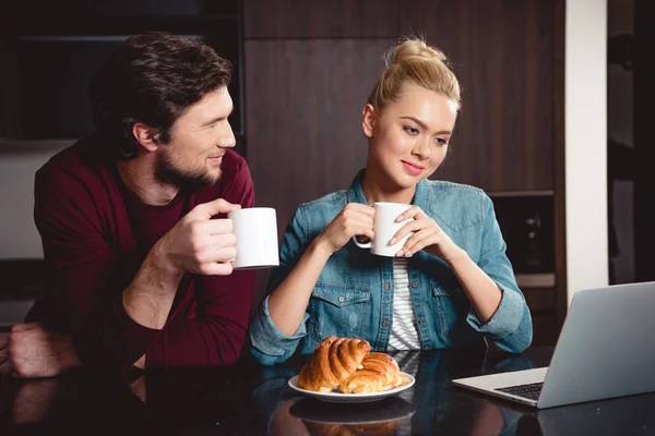 Handsome Man Holding Coffee Cup Smiling Looking Attractive Girl Kitchen — Free Stock Photo